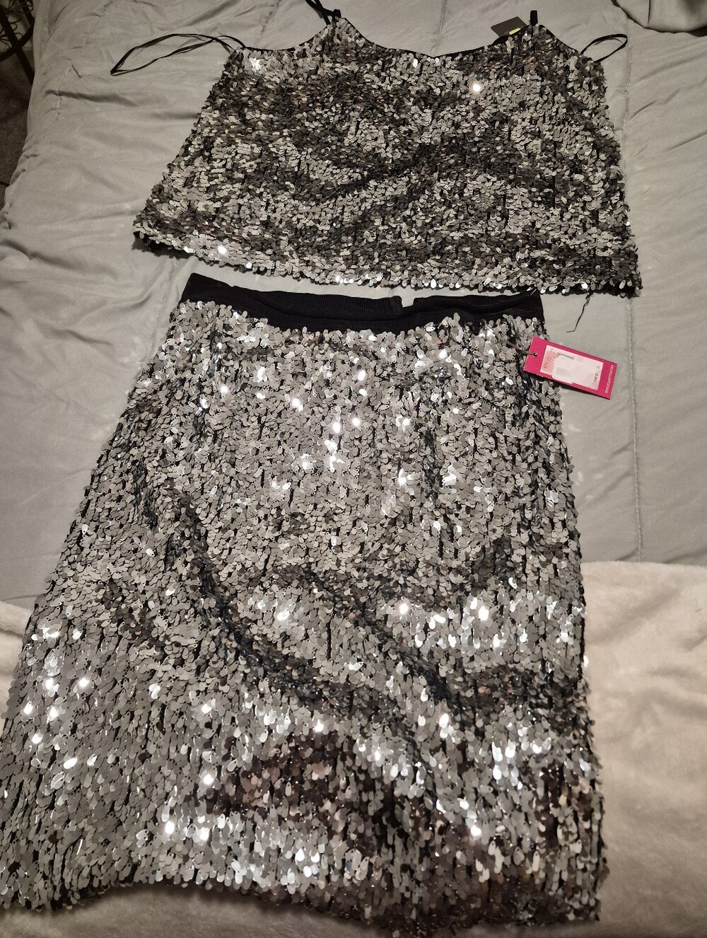 Vince Camuto Silver Sequin 2-Piece Top & Skirt Set – L / Size 10